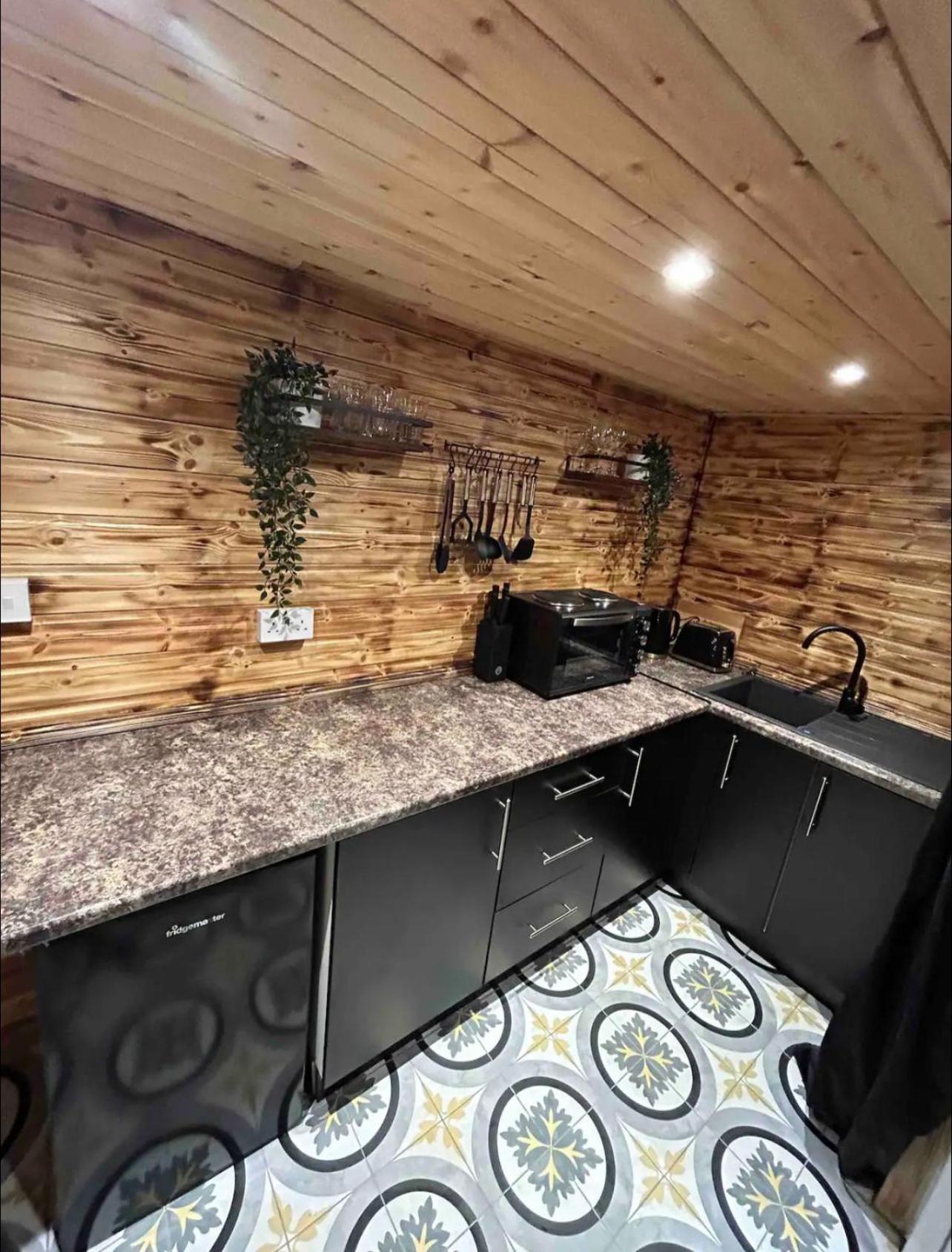 Cozy Cottage With Hot Tub! Cadnam Kültér fotó