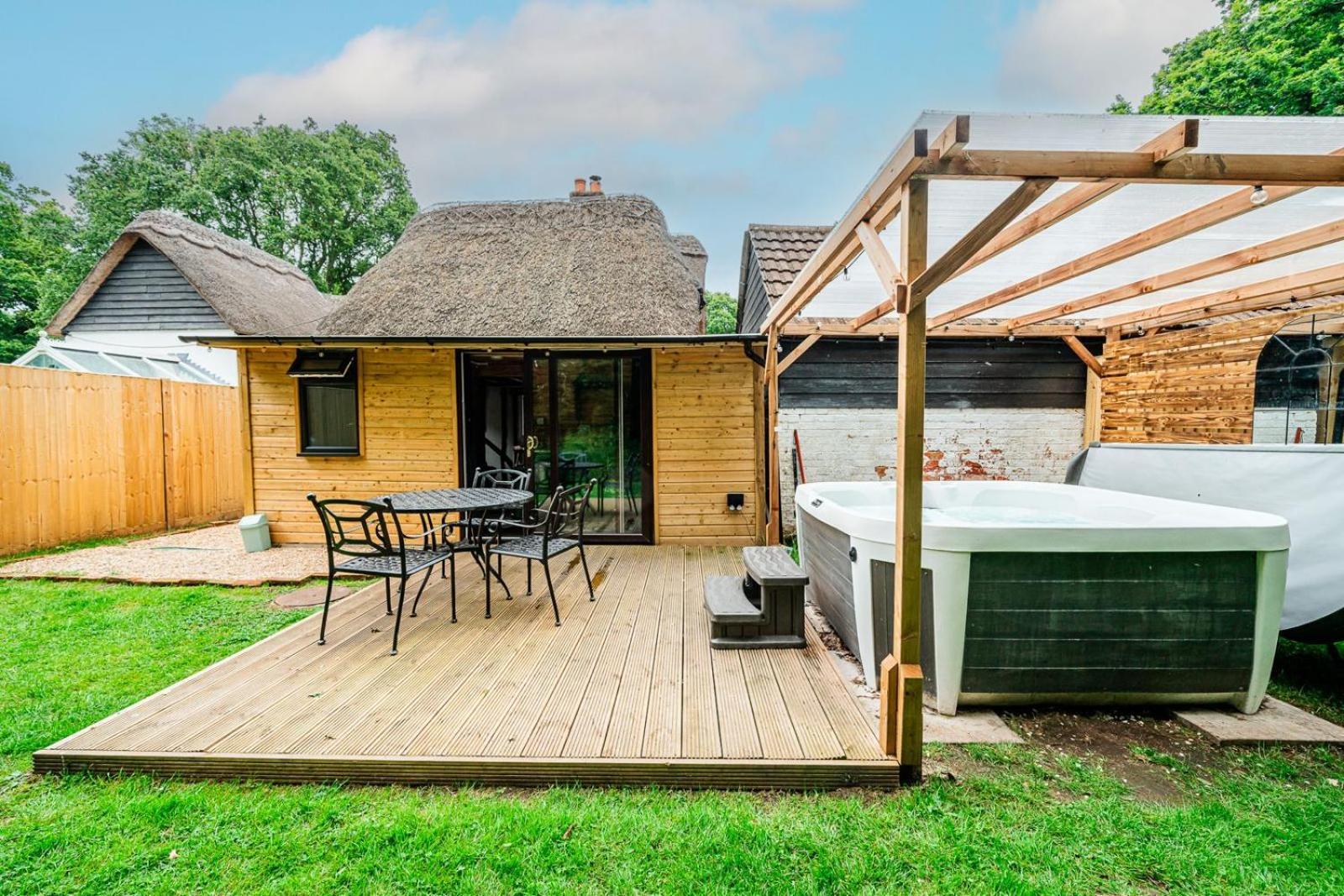 Cozy Cottage With Hot Tub! Cadnam Kültér fotó