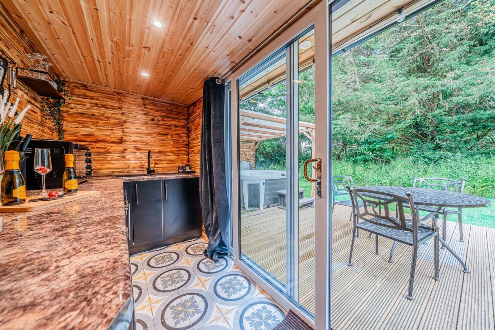 Cozy Cottage With Hot Tub! Cadnam Kültér fotó